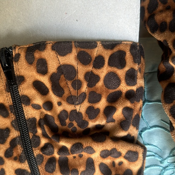 NIB X2B faux suede leopard stiletto knee boot - Picture 13 of 13